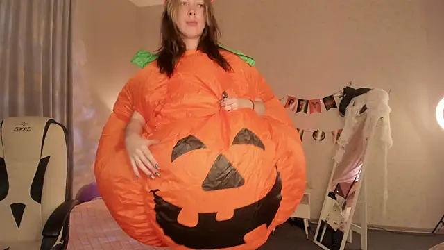 Vanessa Walters online show from October 31, 3:08 am