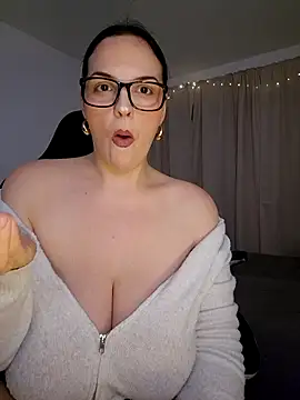 Jujuicy 97 online show from December 5, 6:42 pm