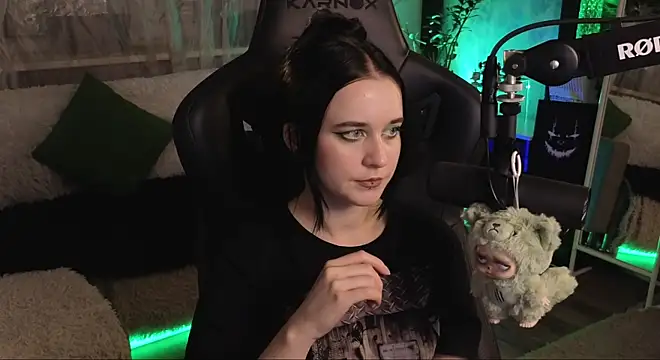 KiraLiLime online show from November 6, 11:10 pm