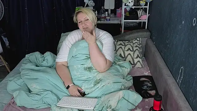 CuteHanna online show from April 3, 9:46 pm