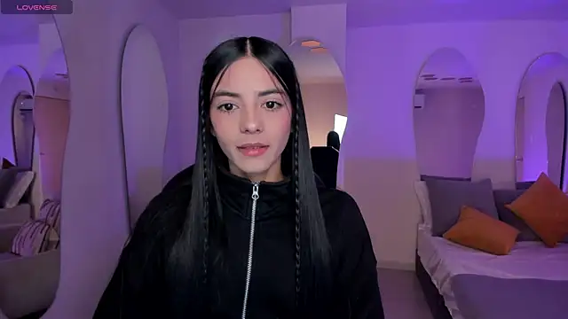 HannahJamesX online show from November 1, 7:07 pm