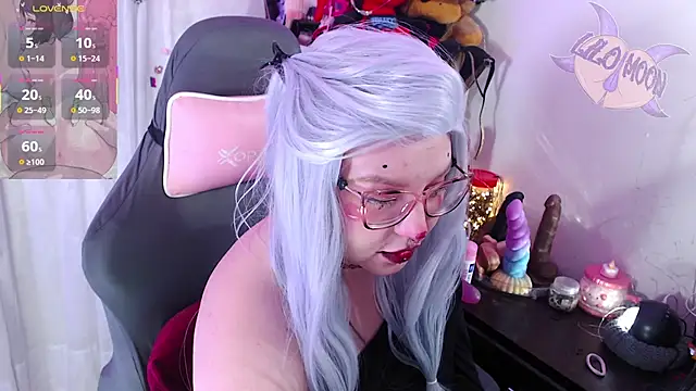 Snapshot of LiloMoon69 chatting on October 17, 1:47 pm LiloMoon69 online show from October 17, 1:47 pm