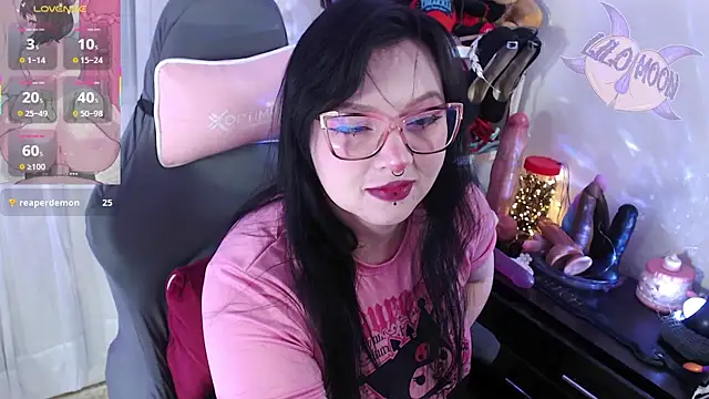 Snapshot of LiloMoon69 chatting on September 19, 1:32 pm LiloMoon69 online show from September 19, 1:32 pm