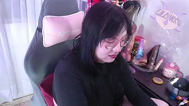 Snapshot of LiloMoon69 chatting on October 5, 2:55 pm LiloMoon69 online show from October 5, 2:55 pm