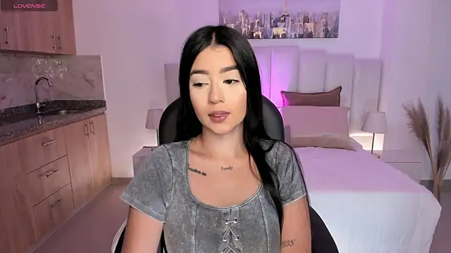 amelie jhons online show from November 18, 8:21 pm