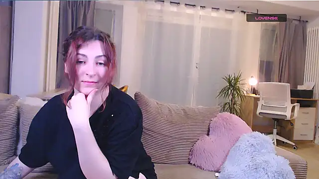 Caroline1995 online show from March 18, 5:51 pm