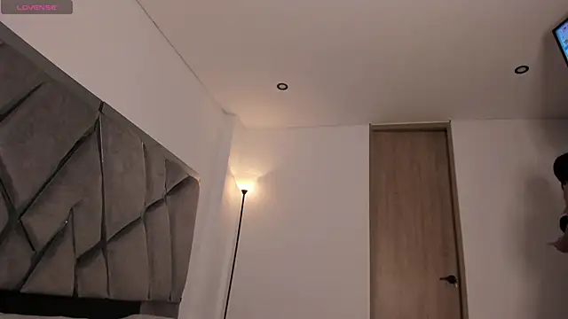 samaay07  online show from April 9, 2:25 am