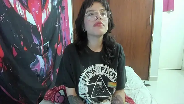 Lucyfx666 online show from December 17, 5:22 am