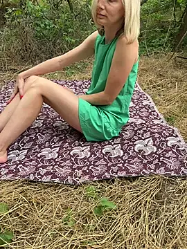 StellaBlondie online show from July 6, 1:05 pm
