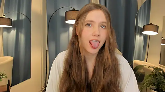 MaryannSoftt online show from December 4, 3:13 pm