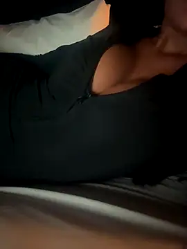 UKSYDNEYFOX online show from December 14, 5:30 pm