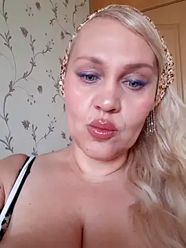 IsabellaBoni online show from April 3, 6:44 am