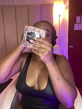 Britanymooree online show from March 13, 9:49 pm