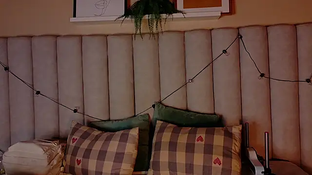 AbbyWathson online show from April 7, 12:07 pm