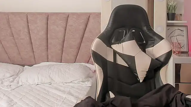 Snapshot of SavannahWildee chatting on October 29, 1:04 pm SavannahWildee online show from October 29, 1:04 pm