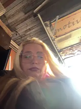 Lalalynn online show from February 24, 7:01 pm