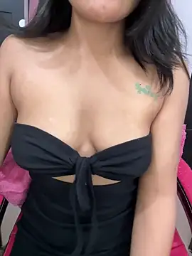 LeisyXO online show from March 24, 8:03 pm