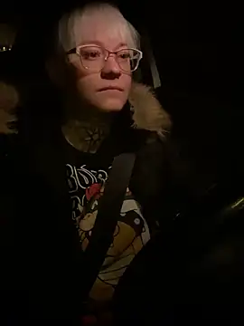 poussichienne online show from February 17, 4:12 am