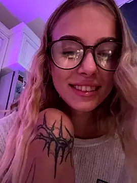 Snapshot of enjoy_my_beauty chatting on September 20, 7:17 am enjoy my beauty online show from September 20, 7:17 am