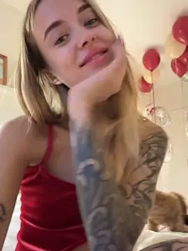 Snapshot of enjoy_my_beauty chatting on October 26, 5:14 am enjoy my beauty online show from October 26, 5:14 am