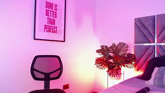 Laura Dicardy online show from January 17, 7:54 pm