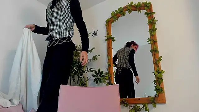 BonnieCute  online show from November 10, 11:55 pm