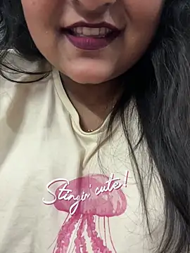 smile pretty online show from February 6, 8:45 pm