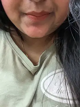 smile pretty online show from February 20, 4:30 pm