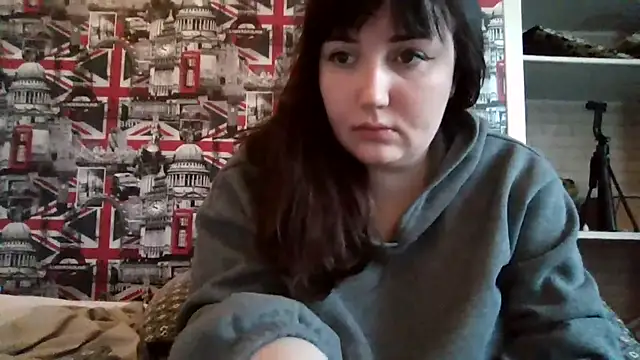 Lynylou online show from December 3, 3:25 pm