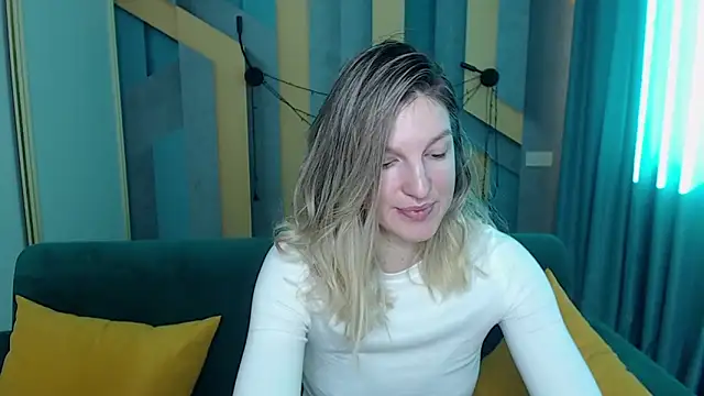 EmilyWalkeri online show from March 4, 8:21 am