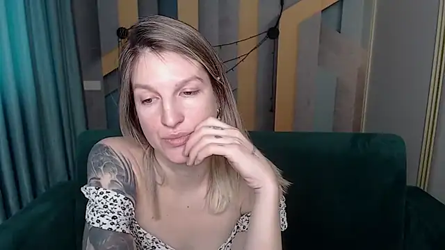 EmilyWalkeri online show from February 26, 8:35 am