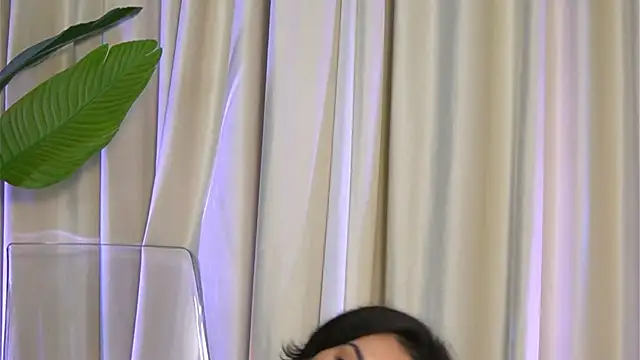 FoxieJullia online show from November 20, 5:30 am