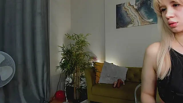 Valerie Woods online show from February 12, 1:18 am