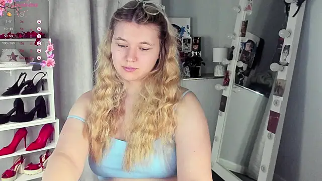 Rebecca Kelly online show from February 19, 3:06 am