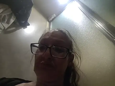 ILUV2TUCHMYKITTY online show from November 24, 12:40 pm