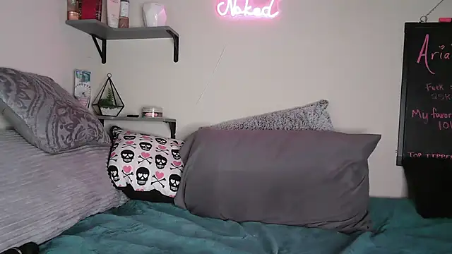 urdesire25 online show from December 2, 5:42 am