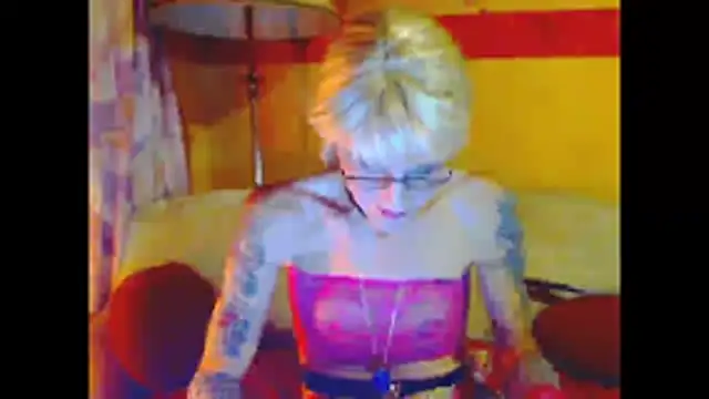 cuxladyboy online show from July 15, 4:00 pm