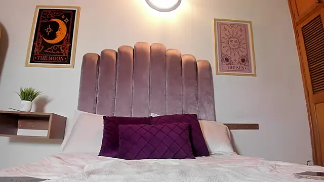 sky caroline online show from December 15, 8:25 pm