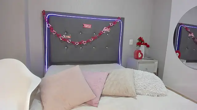 emma lye online show from April 6, 9:05 pm