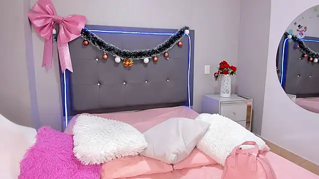 emma lye online show from December 15, 6:35 pm