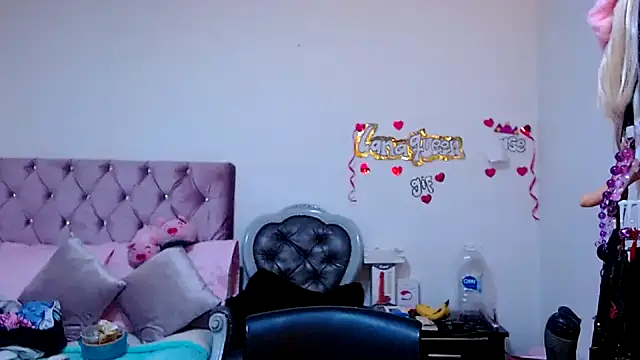 lanaqueen699 online show from April 16, 9:36 pm