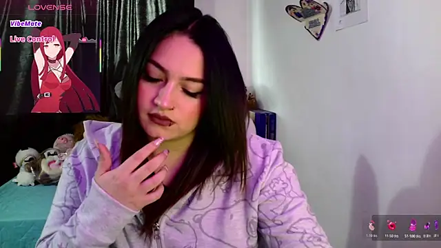 lucycherry   online show from December 19, 9:40 pm