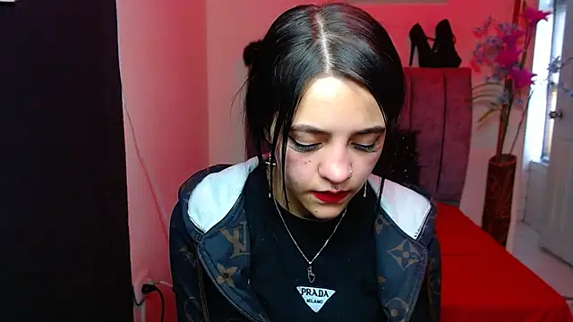 Snapshot of Violettasquirt chatting on October 22, 2:00 pm Violettasquirt online show from October 22, 2:00 pm