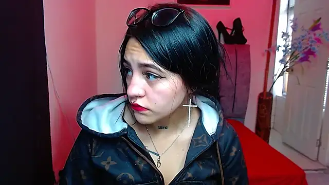 Snapshot of Violettasquirt chatting on October 21, 1:59 pm Violettasquirt online show from October 21, 1:59 pm