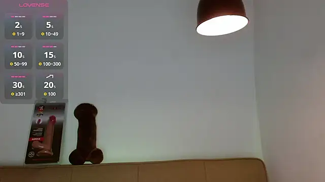 yulissa18 online show from January 18, 11:45 pm