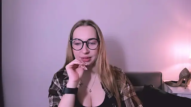 AriaDesire online show from April 19, 6:24 am