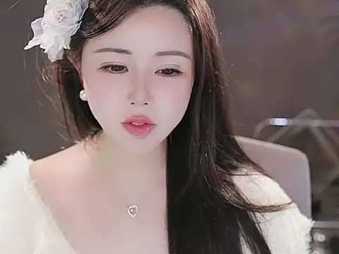 Qiaoqiao  online show from December 3, 5:04 pm