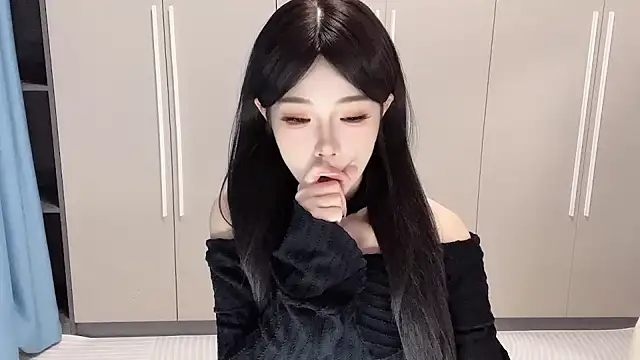 Q-ing online show from November 12, 12:36 pm