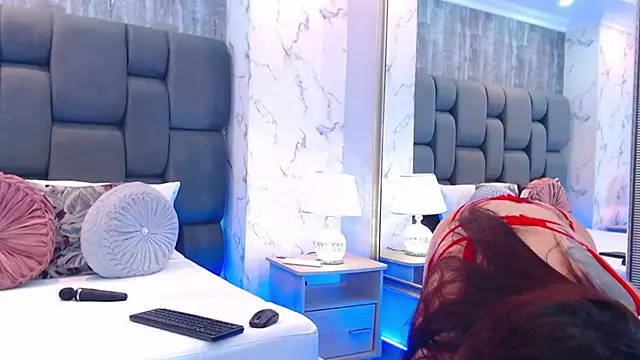 SophieWolkman online show from October 27, 12:12 pm