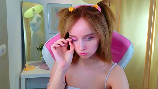 b4by LoL1 online show from April 21, 12:34 pm